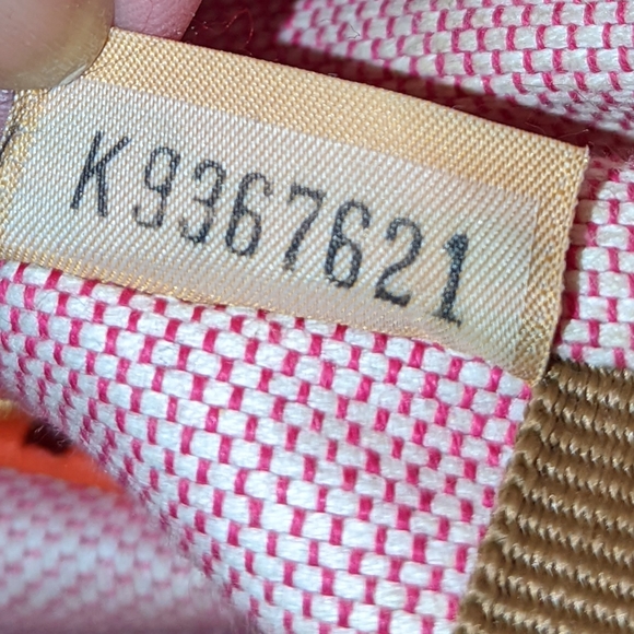 Dooney and Bourke pebble grain leather Charleston shopper. - Picture 12 of 15